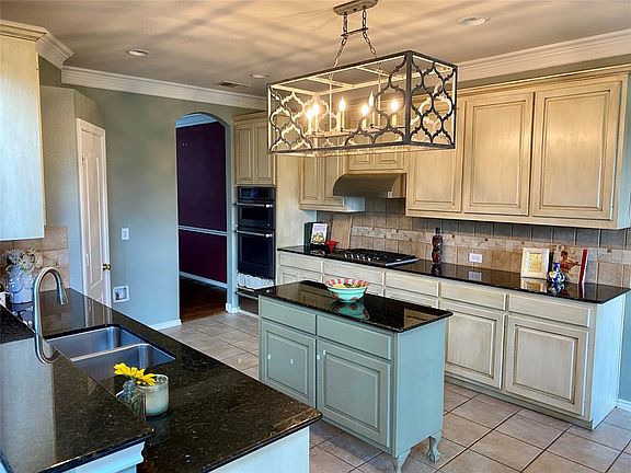 3rd image of 6808 Ravenwood Dr