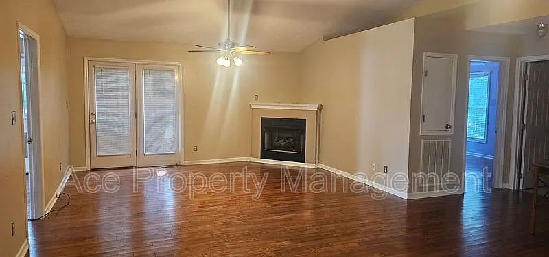 3 bed, 2.0 bath, 1448 sqft, $1,850 — Photo 4