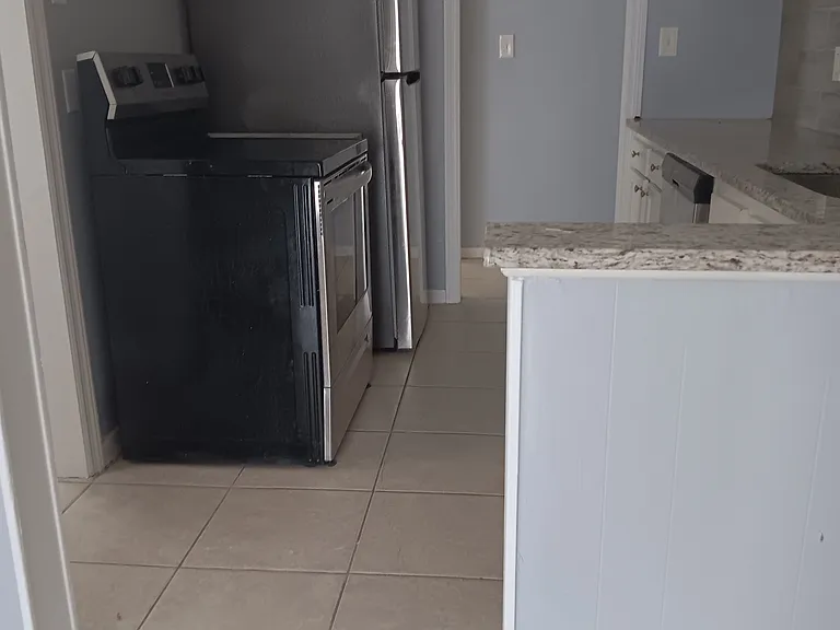 2881 Lenox Ave — Photo 6
