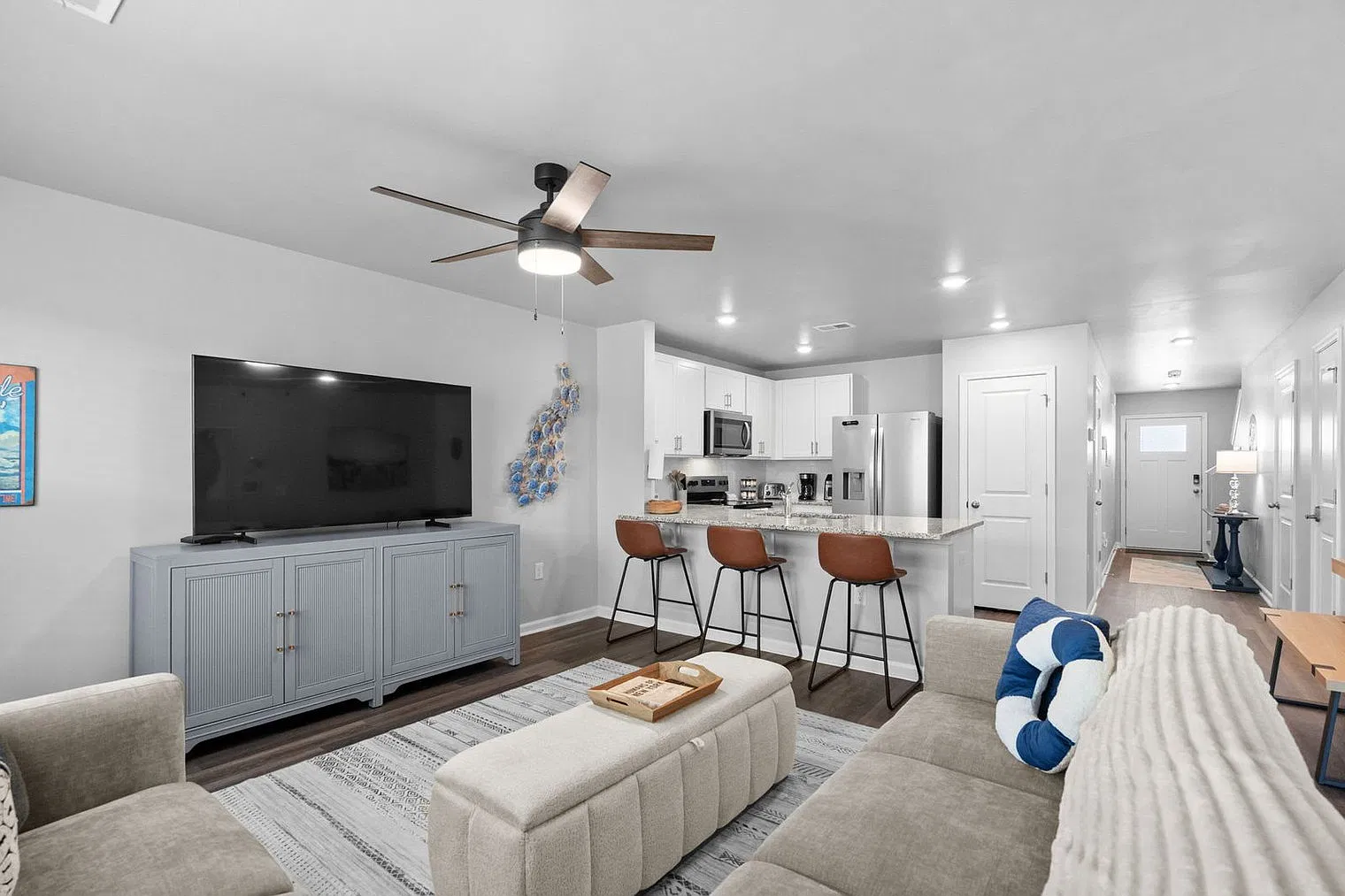 3 bed, 2.0 bath, 1442 sqft, $3,591 — Photo 3