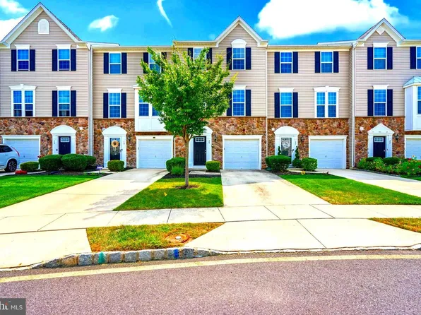 20 Benford Ln, Edgewater Park, NJ 08010