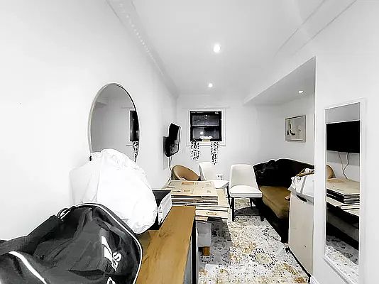 5th image of 244 E 78th St APT 1D