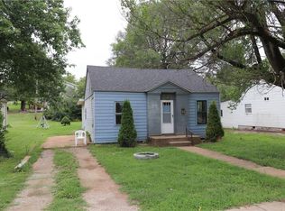 607 E Main St, Farmington, MO 63640