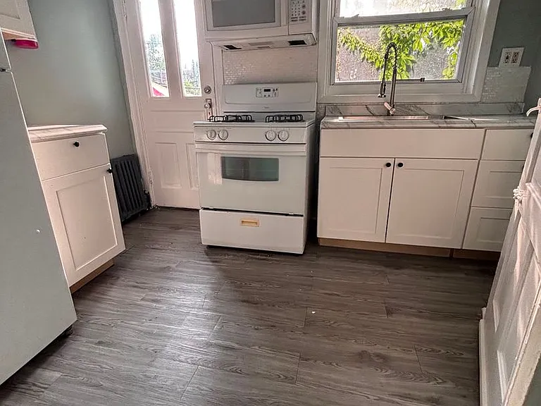 228 N Edgewood St — Photo 1