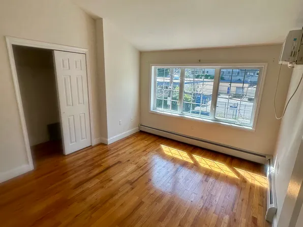(undisclosed Address), Staten Island, NY 10305