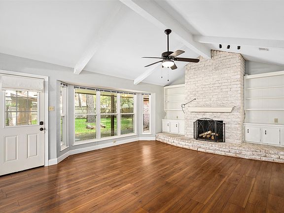 3rd image of 2031 River Falls Dr