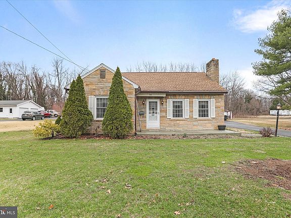 4th image of 301 Roxbury Rd