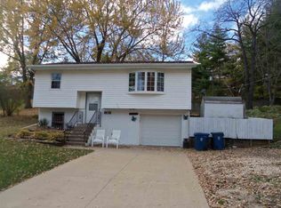 808 N 5th St, Le Claire, IA
