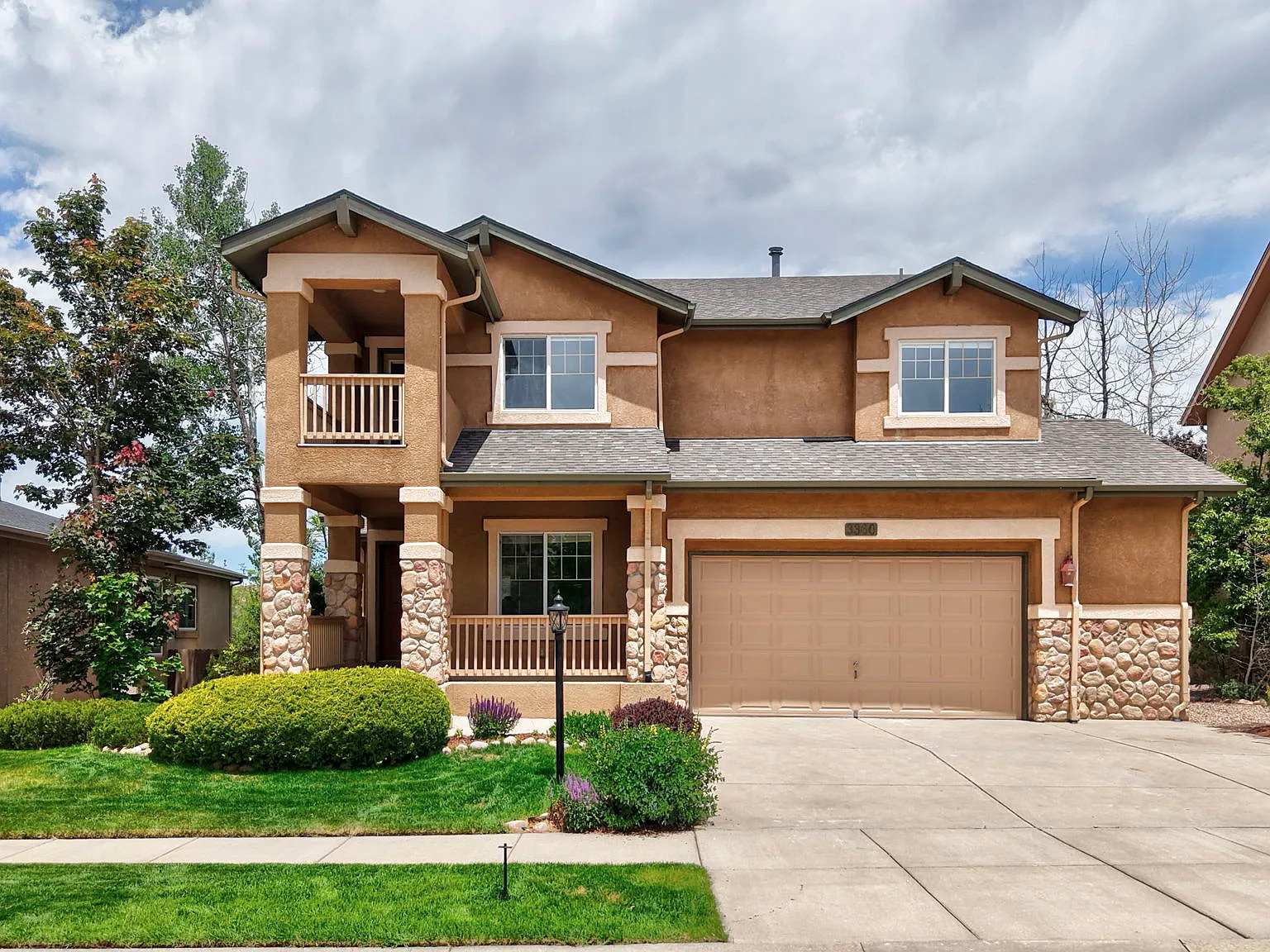 5 bed, 3.5 bath, 3441 sqft, $3,300 — Photo 2