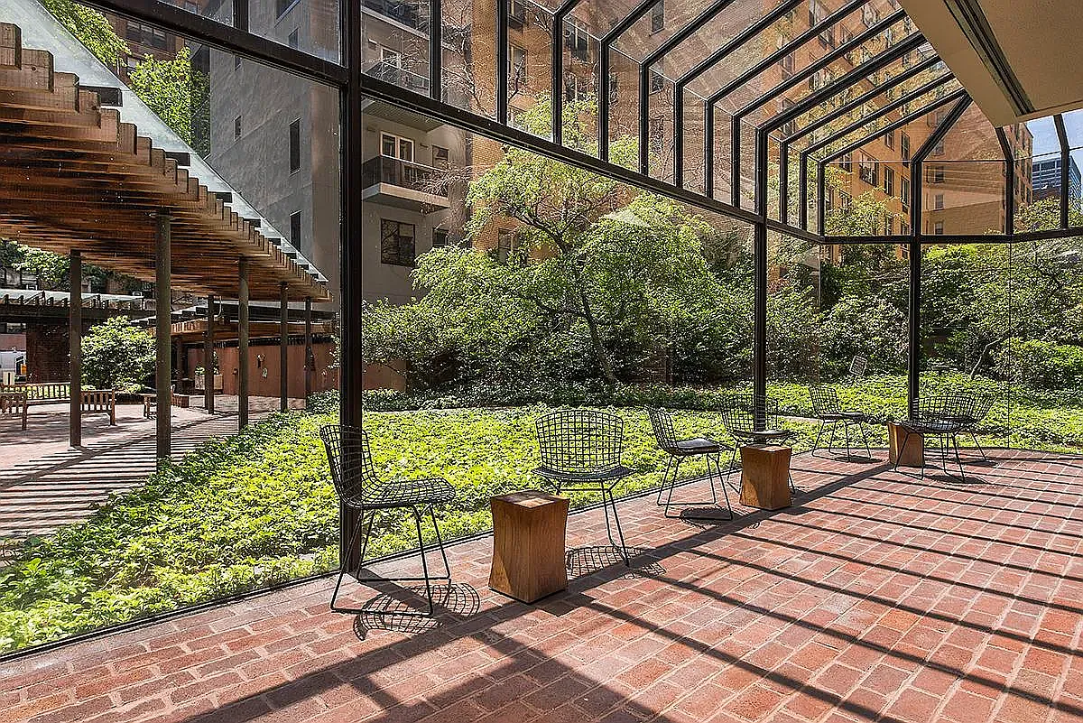 429 East 52nd Street — Photo 4
