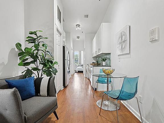 2nd image of 420 Monroe St APT 4L