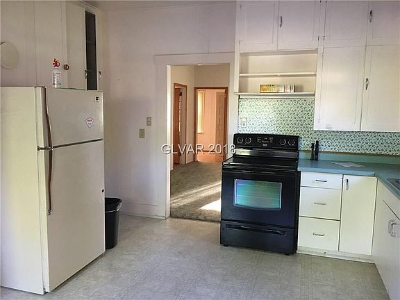 3rd image of 550 Parker Ave