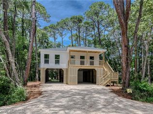 610 General Ledbetter Pl, Dauphin Island, AL 36528