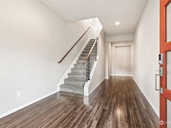 3rd image of 5516 Franklin Avenue SE