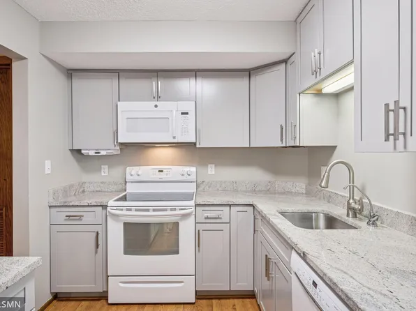 3150 Glen Oaks Ave APT 310A, White Bear Lake, MN 55110