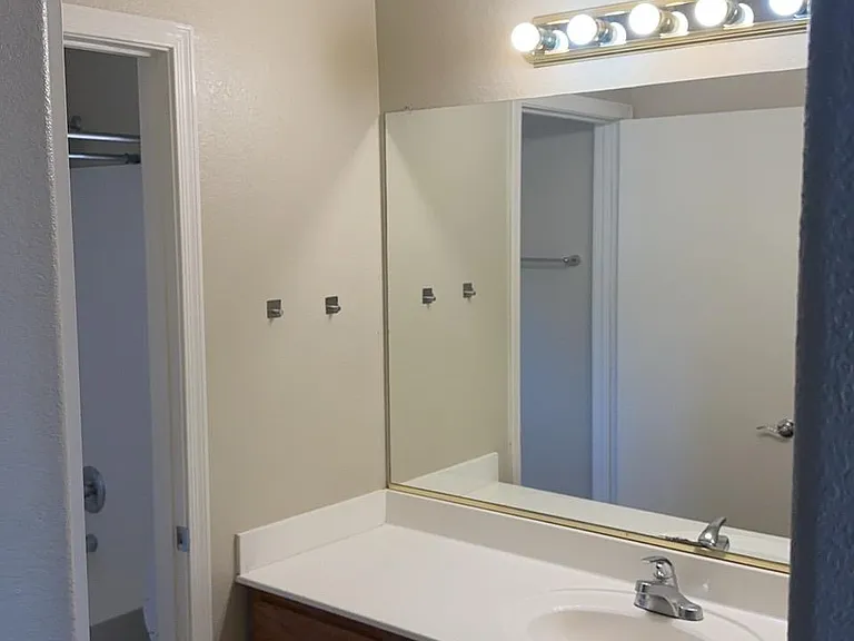 8503 S 49th Ln — Photo 2