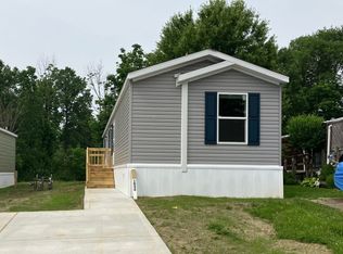 1040 S Park Dr #1040, Brookfield, OH 44403