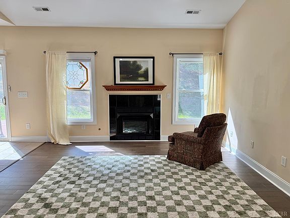 3rd image of 76 Fairway Oaks Dr