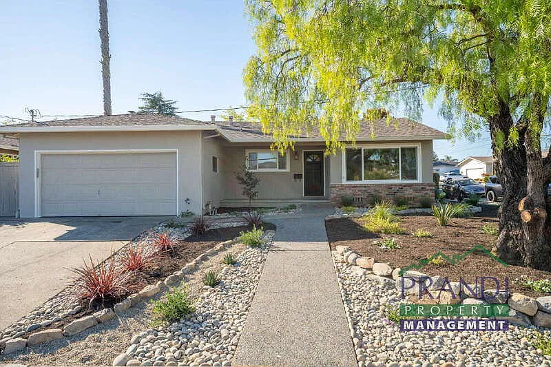 4 Trellis Dr