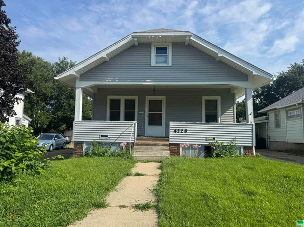 4225 Garretson Ave, Sioux City, IA 51106