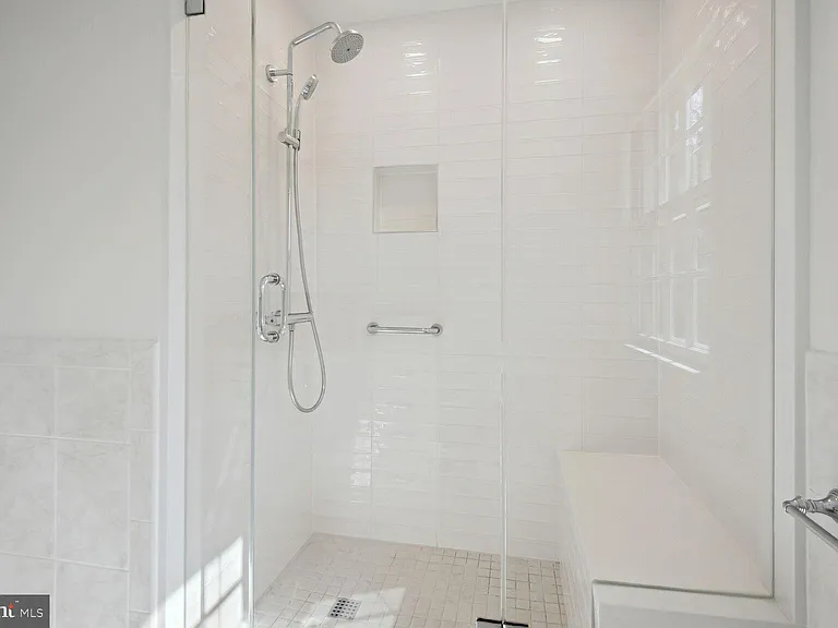 5801 Hillburne Way — Photo 21