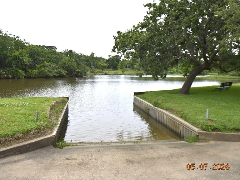 421 Creekside Dr — Photo 32