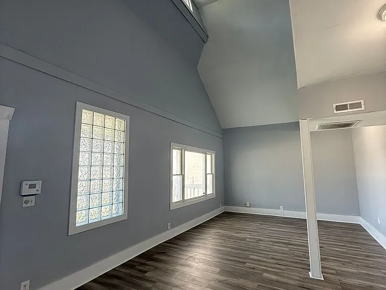 2809 Columbia Ave — Photo 5