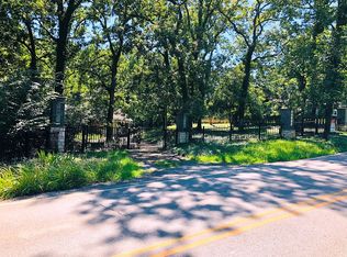 10606 Kennerly Rd, Saint Louis, MO 63128