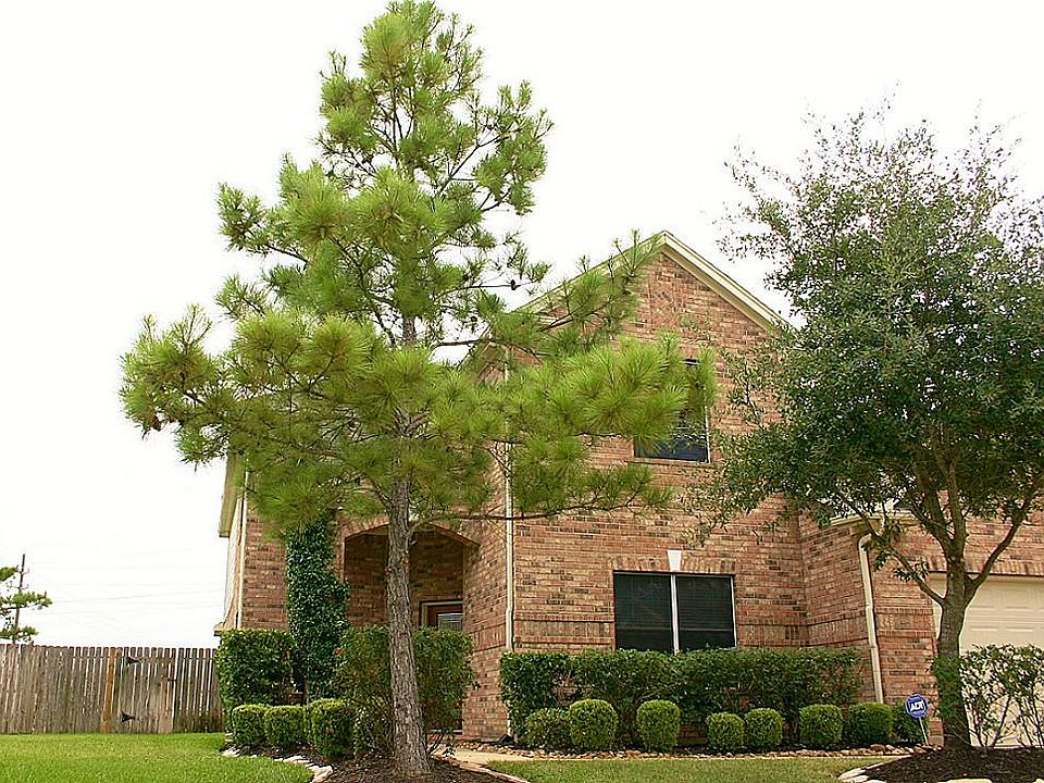 Traditional 2-story on a large, private cul-de-sac lot with 5 Bedrooms, 4 Baths, and 2 Half-baths. M