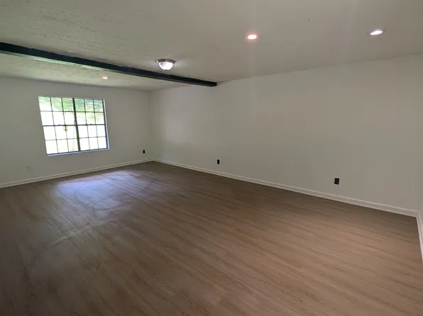 2714 Laurel View Dr, Snellville, GA 30039