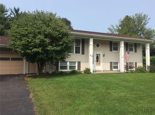 810 Hawthorne Pl, Webster, NY 14580