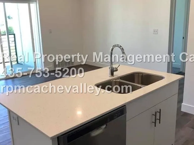163 E 550 N #A301 — Photo 13