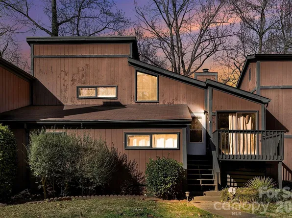 6102 Honeysuckle Ln, Charlotte, NC 28212