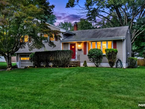 11 Kenyon Ct, Norwood, NJ 07648