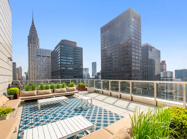 325 Lexington Avenue image 9 of 14