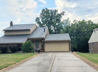6842 Indian Creek Dr, West Bloomfield, MI 48322