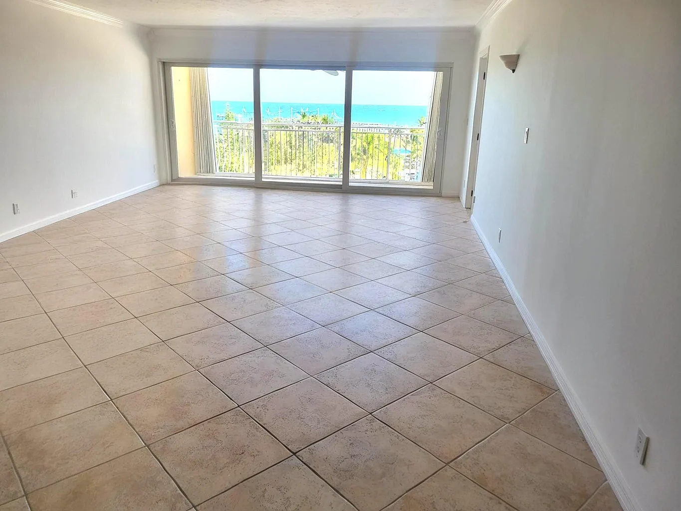 328 N Ocean Blvd — Photo 3