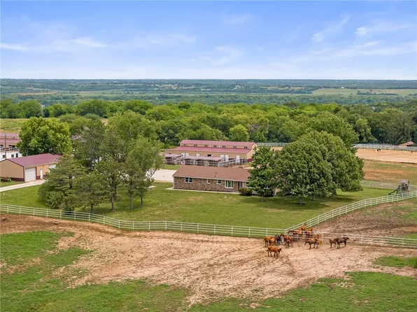 20780 219th St, Tonganoxie, KS 66086