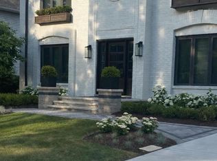 332 Prairie Knoll Dr, Naperville, IL 60565