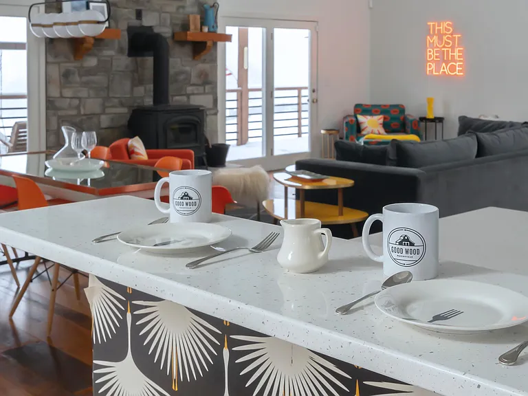Breakfast bar