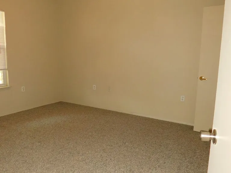 1811 Maple Ave — Photo 6