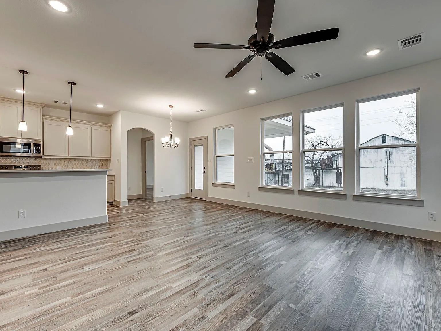 716 N Church St — Photo 2