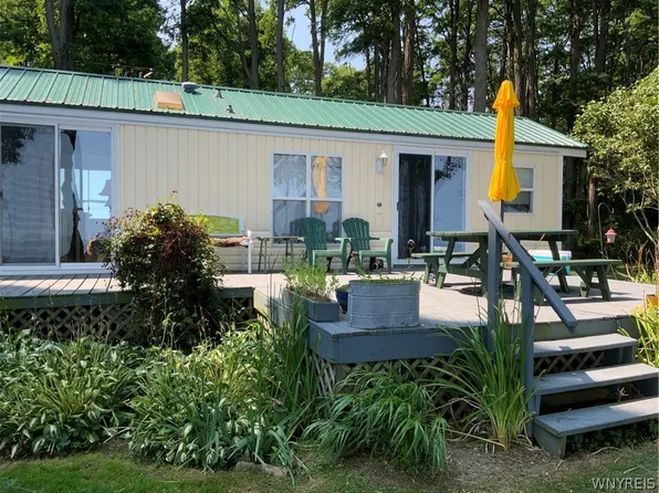 11997 Power Ln Floor 38, Lyndonville, NY 14098