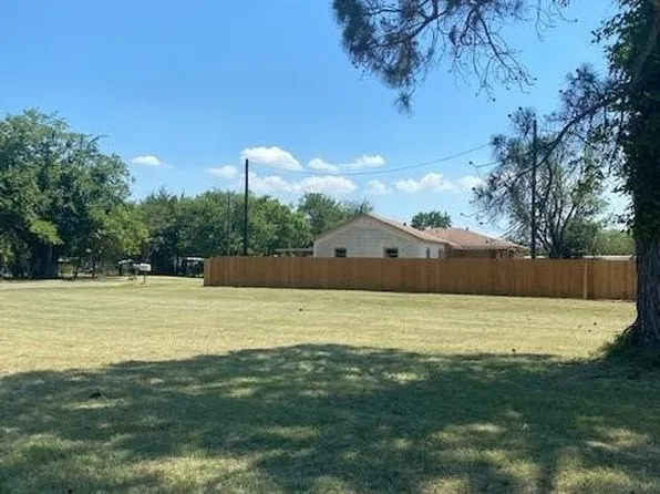 301 Church Cir, Ennis, TX 75119