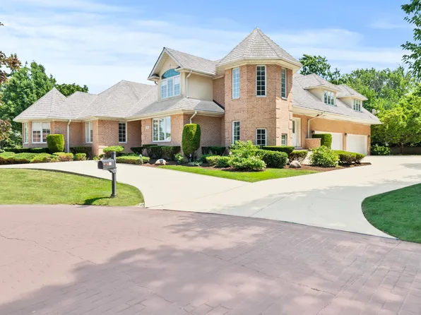 911 Red Fox Ln, Oak Brook, IL 60523