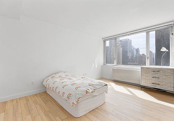 5th image of 322 W 57th St APT 37Q1