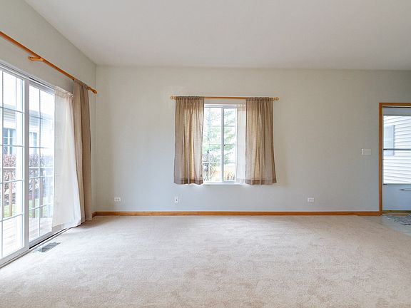 4th image of 995 Castleshire Dr #995