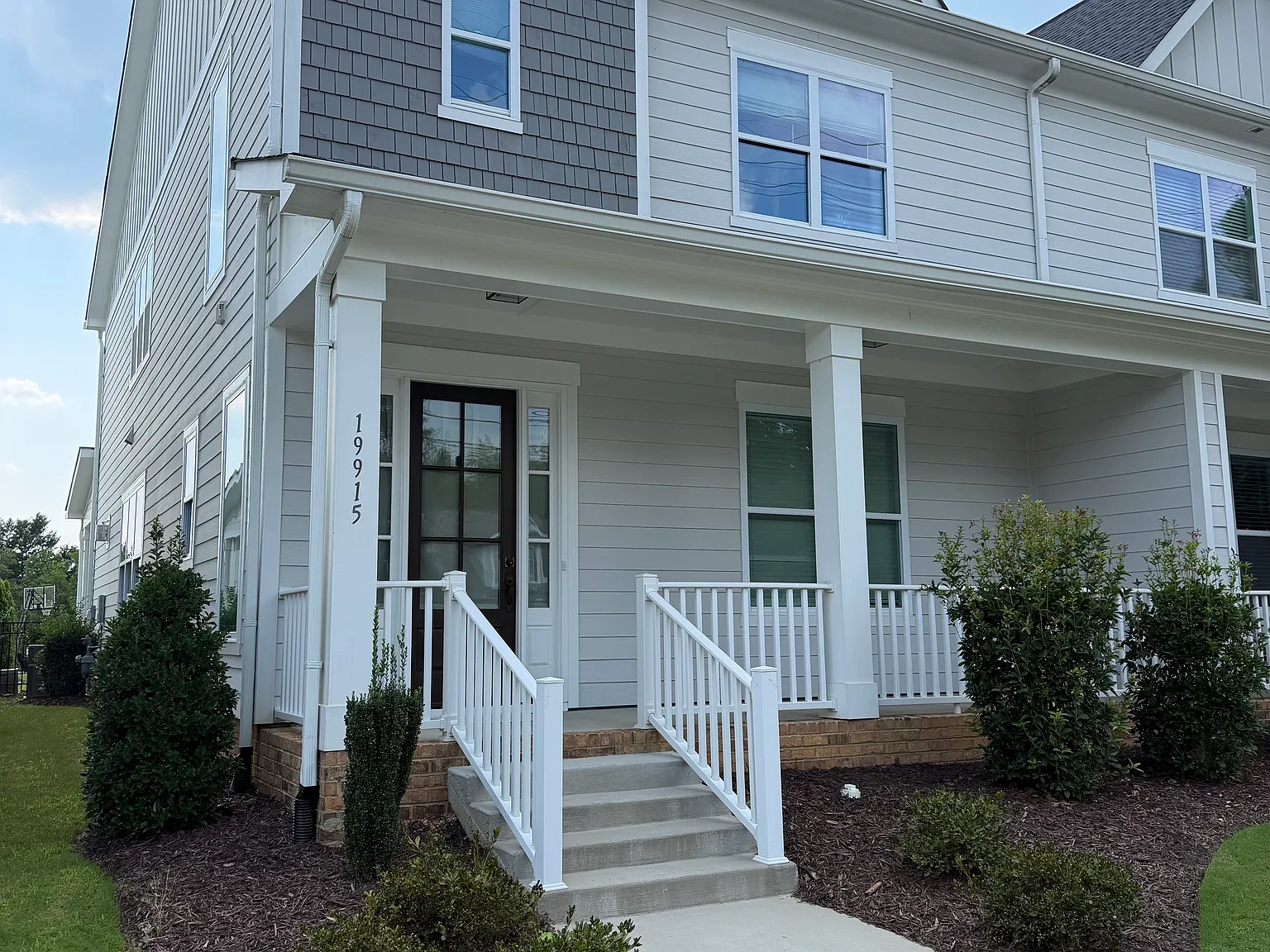 3 bed, 2.5 bath, 2500 sqft, $3,650 — Photo 2