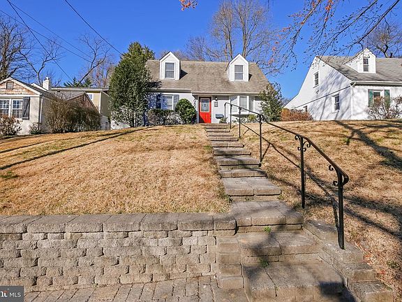 2nd image of 10808 Hobson St