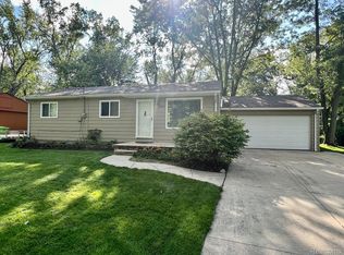3514 Green Lake Rd, West Bloomfield, MI 48324
